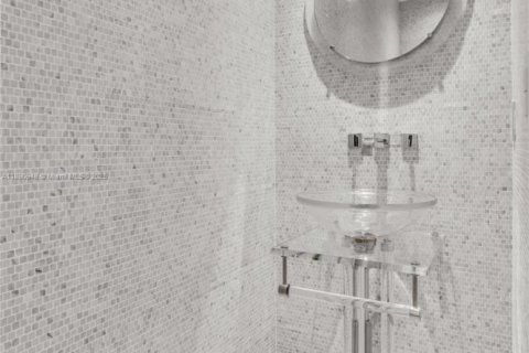 Condo in Miami, Florida, 4 bedrooms  № 1944647 - photo 29