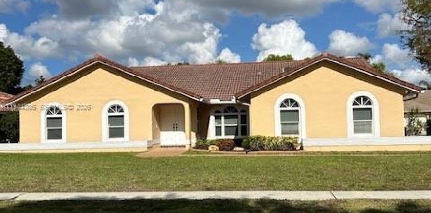 House in Plantation, Florida 4 bedrooms, 222.13 sq.m. № 2001557
