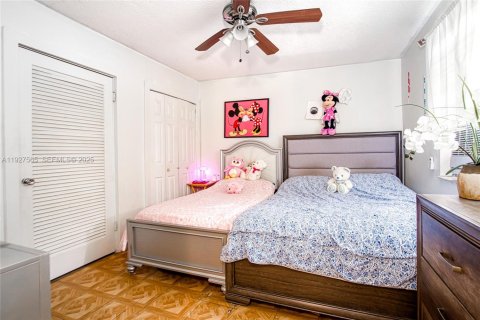 Commercial property in Hollywood, Florida 196.3 sq.m. № 1986719 - photo 17