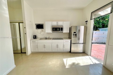 Commercial property in Hollywood, Florida 196.3 sq.m. № 1986719 - photo 29