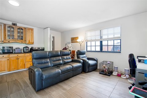 Commercial property in Hollywood, Florida 196.3 sq.m. № 1986719 - photo 10