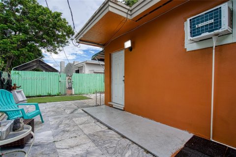 Commercial property in Hollywood, Florida 196.3 sq.m. № 1986719 - photo 7