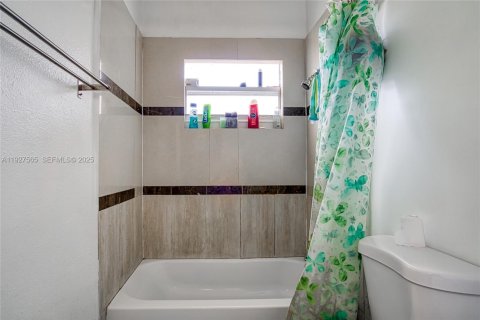 Commercial property in Hollywood, Florida 196.3 sq.m. № 1986719 - photo 20