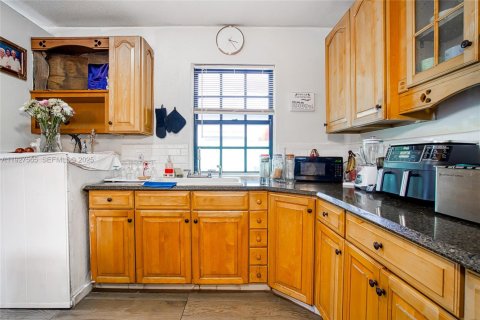 Commercial property in Hollywood, Florida 196.3 sq.m. № 1986719 - photo 13