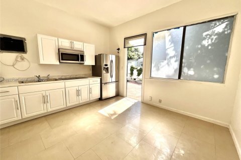 Commercial property in Hollywood, Florida 196.3 sq.m. № 1986719 - photo 30