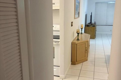Condo in Fort Lauderdale, Florida, 2 bedrooms  № 2399951 - photo 3