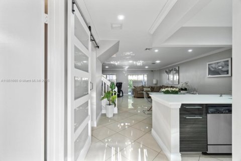 Touwnhouse à vendre à Sunrise, Floride: 3 chambres, 144.56 m2 № 1867016 - photo 4