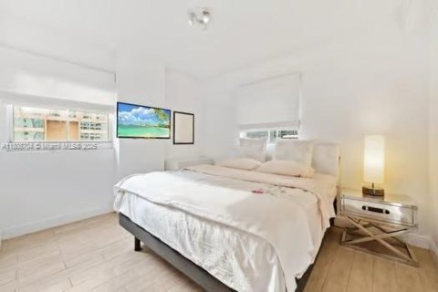 Condo in Miami, Florida, 2 bedrooms  № 1745900 - photo 8