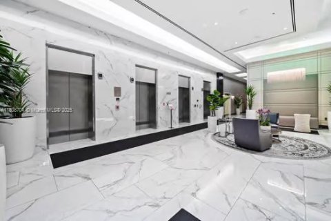 Condo in Miami, Florida, 2 bedrooms  № 1745900 - photo 15