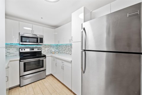 Condo in Miami, Florida, 2 bedrooms  № 1745900 - photo 19