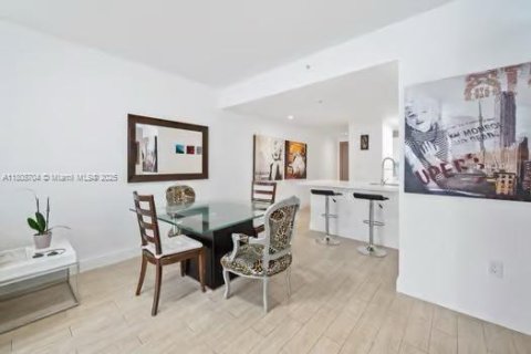 Condo in Miami, Florida, 2 bedrooms  № 1745900 - photo 4