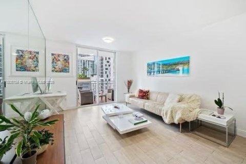 Condo in Miami, Florida, 2 bedrooms  № 1745900 - photo 3