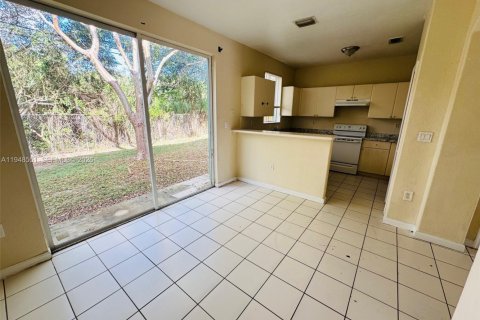 Купить таунхаус в Хомстед, Флорида 3 спальни, 120.96м2, № 2004497 - фото 2