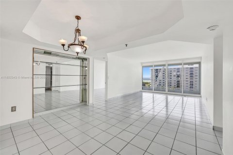 Condominio en venta en Surfside, Florida, 2 dormitorios, 118.64 m2 № 1785715 - foto 18