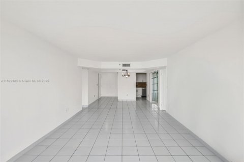 Condominio en venta en Surfside, Florida, 2 dormitorios, 118.64 m2 № 1785715 - foto 10