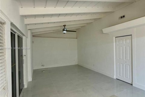 Casa en venta en Miami Gardens, Florida, 3 dormitorios, 133.22 m2 № 2032420 - foto 22