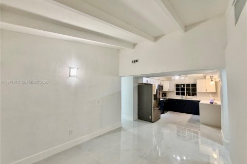 Casa en venta en Miami Gardens, Florida, 3 dormitorios, 133.22 m2 № 2032420 - foto 19