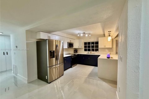 Casa en venta en Miami Gardens, Florida, 3 dormitorios, 133.22 m2 № 2032420 - foto 20