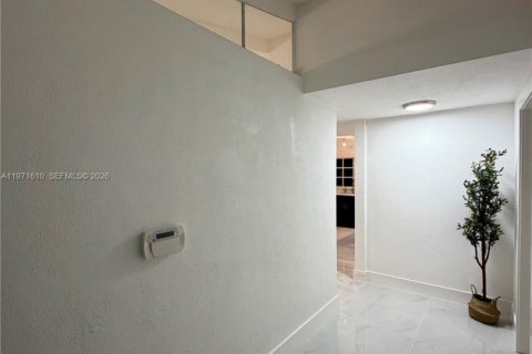 Casa en venta en Miami Gardens, Florida, 3 dormitorios, 133.22 m2 № 2032420 - foto 5