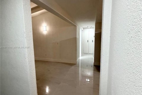 Casa en venta en Miami Gardens, Florida, 3 dormitorios, 133.22 m2 № 2032420 - foto 12