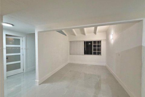 Casa en venta en Miami Gardens, Florida, 3 dormitorios, 133.22 m2 № 2032420 - foto 13