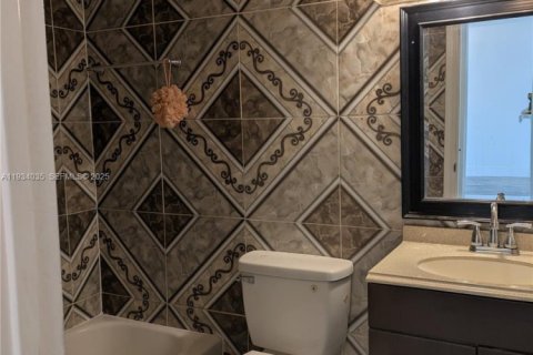 Снять в аренду кондоминиум в Лодерхилл, Флорида 2 спальни, 79.43м2, № 1992590 - фото 5