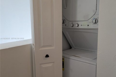 Снять в аренду кондоминиум в Лодерхилл, Флорида 2 спальни, 79.43м2, № 1992590 - фото 8