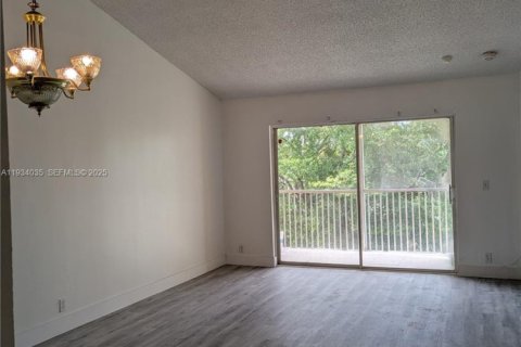 Снять в аренду кондоминиум в Лодерхилл, Флорида 2 спальни, 79.43м2, № 1992590 - фото 4