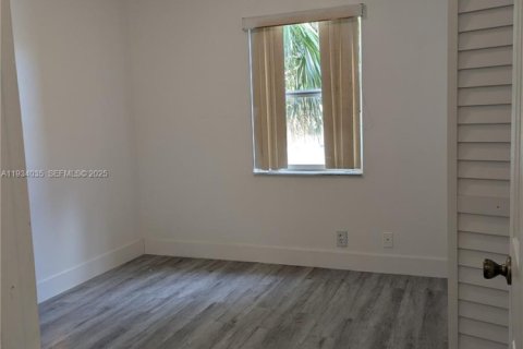 Снять в аренду кондоминиум в Лодерхилл, Флорида 2 спальни, 79.43м2, № 1992590 - фото 6