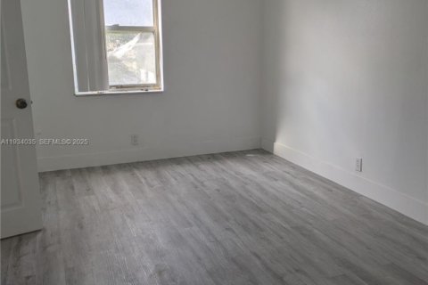 Снять в аренду кондоминиум в Лодерхилл, Флорида 2 спальни, 79.43м2, № 1992590 - фото 10