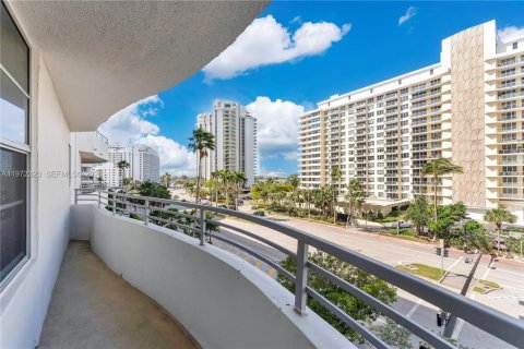 Copropriété à louer à Miami Beach, Floride: 2 chambres, 97.27 m2 № 2040331 - photo 20