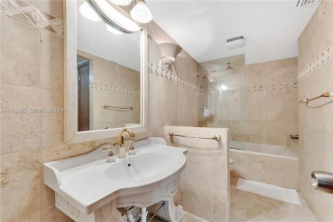 Copropriété à louer à Miami Beach, Floride: 2 chambres, 97.27 m2 № 2040331 - photo 14