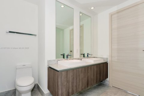 Condominio en venta en Miami, Florida, 2 dormitorios, 116.41 m2 № 1979536 - foto 23