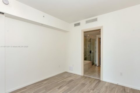 Condominio en venta en Miami, Florida, 2 dormitorios, 116.41 m2 № 1979536 - foto 21