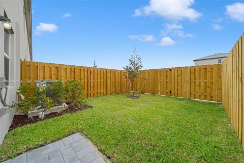 Townhouse in Florida City, Florida 4 bedrooms, 129.41 sq.m. № 2046704 - photo 30