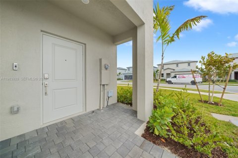 Townhouse in Florida City, Florida 4 bedrooms, 129.41 sq.m. № 2046704 - photo 28