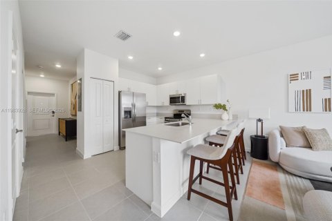 Townhouse in Florida City, Florida 4 bedrooms, 129.41 sq.m. № 2046704 - photo 7