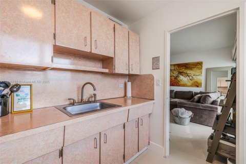Copropriété à vendre à Miami Beach, Floride: 50.54 m2 № 1950309 - photo 16