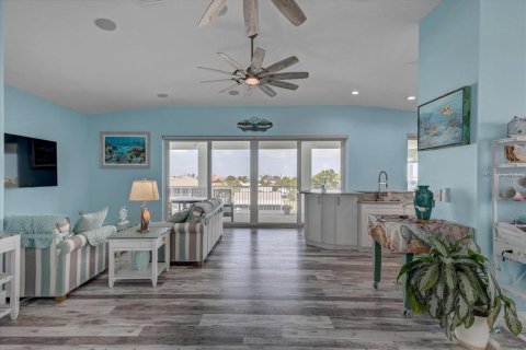 House in Hernando Beach, Florida 5 bedrooms, 252.69 sq.m. № 2322474 - photo 26
