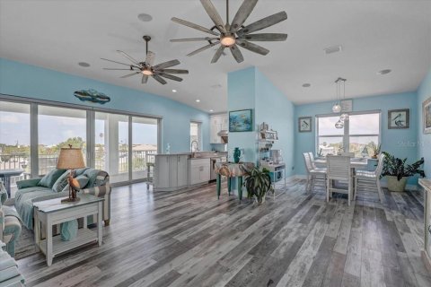 House in Hernando Beach, Florida 5 bedrooms, 252.69 sq.m. № 2322474 - photo 29