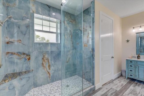 House in Hernando Beach, Florida 5 bedrooms, 252.69 sq.m. № 2322474 - photo 11