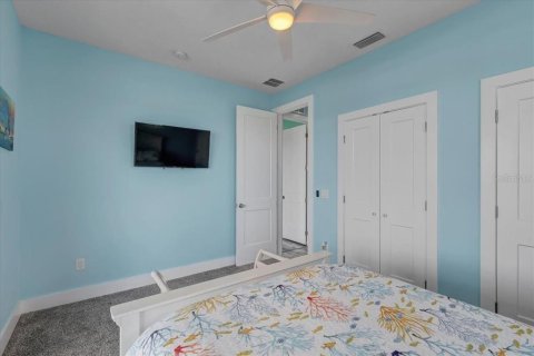 House in Hernando Beach, Florida 5 bedrooms, 252.69 sq.m. № 2322474 - photo 22