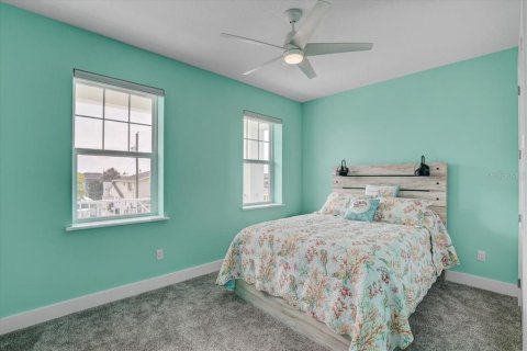 House in Hernando Beach, Florida 5 bedrooms, 252.69 sq.m. № 2322474 - photo 13