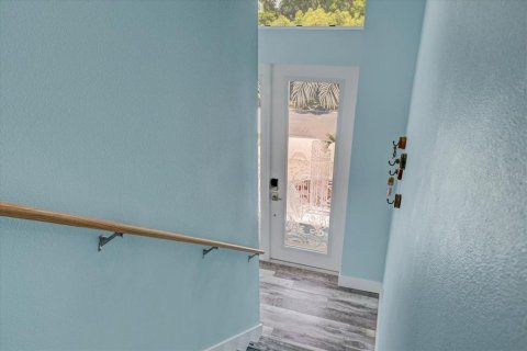 House in Hernando Beach, Florida 5 bedrooms, 252.69 sq.m. № 2322474 - photo 3