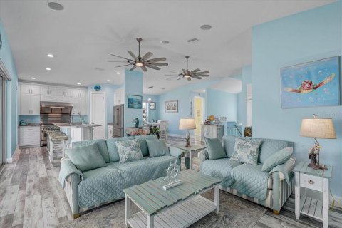 House in Hernando Beach, Florida 5 bedrooms, 252.69 sq.m. № 2322474 - photo 28