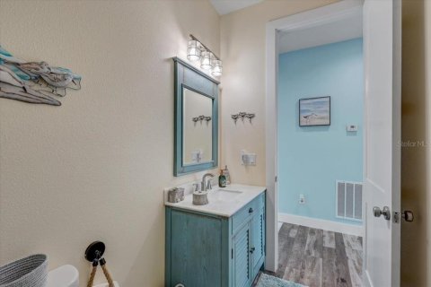 House in Hernando Beach, Florida 5 bedrooms, 252.69 sq.m. № 2322474 - photo 19