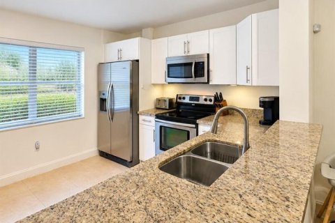 Touwnhouse à louer à Sunrise, Floride: 3 chambres, 155.8 m2 № 2394814 - photo 3
