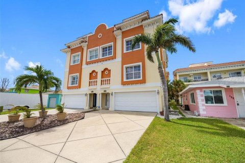 Adosado en venta en Redington Shores, Florida, 3 dormitorios, 236.34 m2 № 2234489 - foto 4