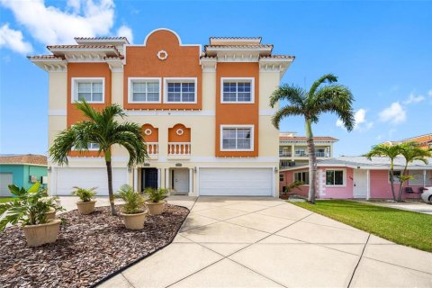 Touwnhouse à Redington Shores, Floride 3 chambres, 236.34 m2 № 2234489