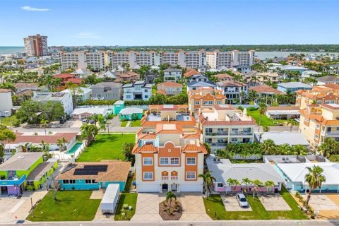 Adosado en venta en Redington Shores, Florida, 3 dormitorios, 236.34 m2 № 2234489 - foto 2